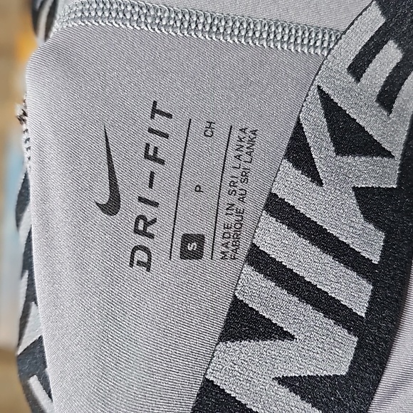 Nike Pro Boys 3/4-Length Tights NWT Size Small - Picture 5 of 6